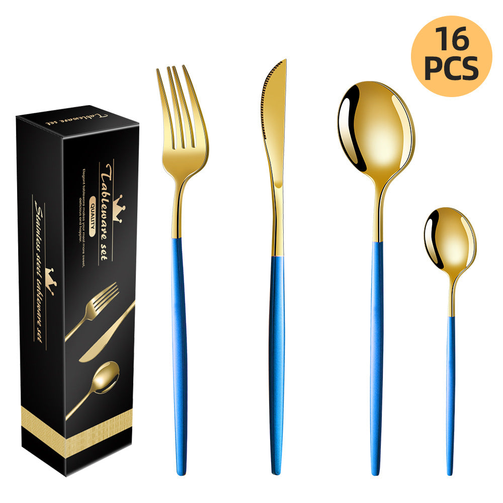 Talheres inox premium dispostos na mesa