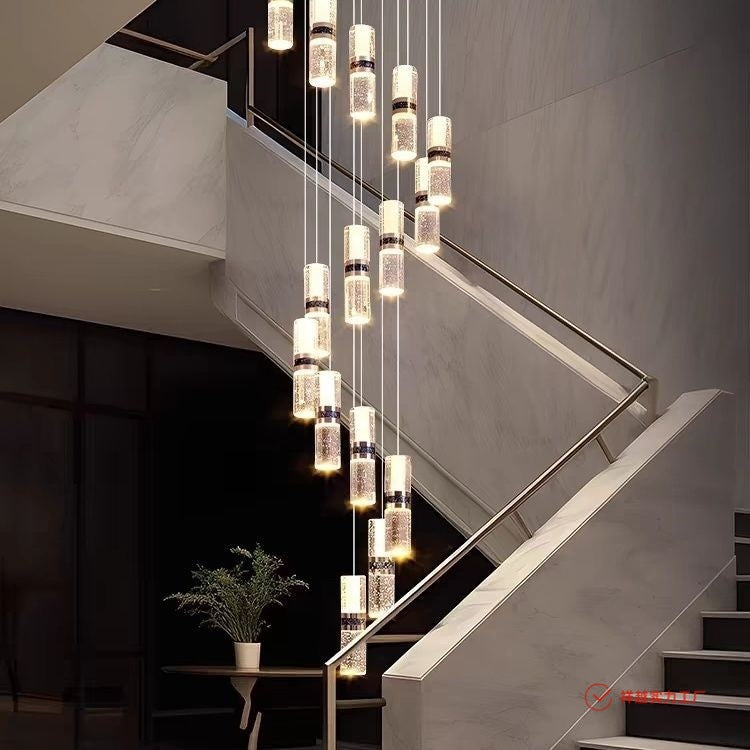 Lustre pendente cristal moderno para escada duplex loft - visão frontal completa