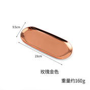 Bandeja dourada oval com design minimalista nórdico
