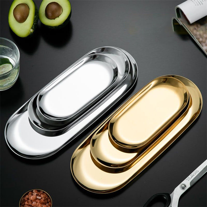 Bandeja oval dourada inox com padrão decorativo vintage europeu
