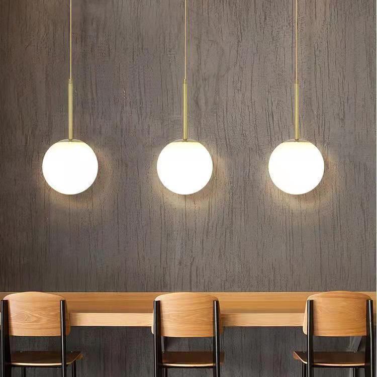 Pendente nórdico minimalista esfera vidro branco leitoso vista frontal