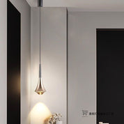 Pendente minimalista ajustável instalado em sala de estar moderna
